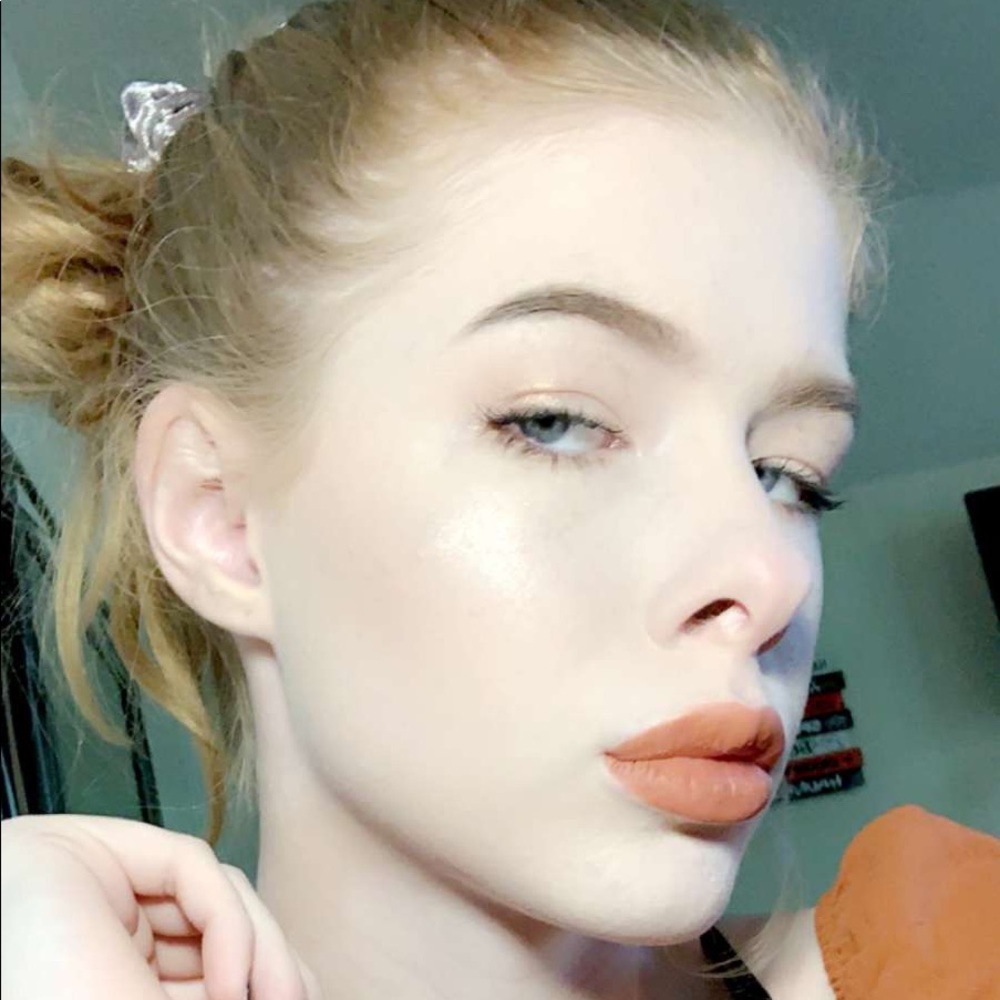 Meet your Posher, Chloe